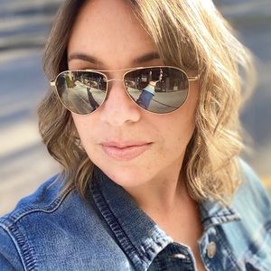 Meet your Posher, Carolina